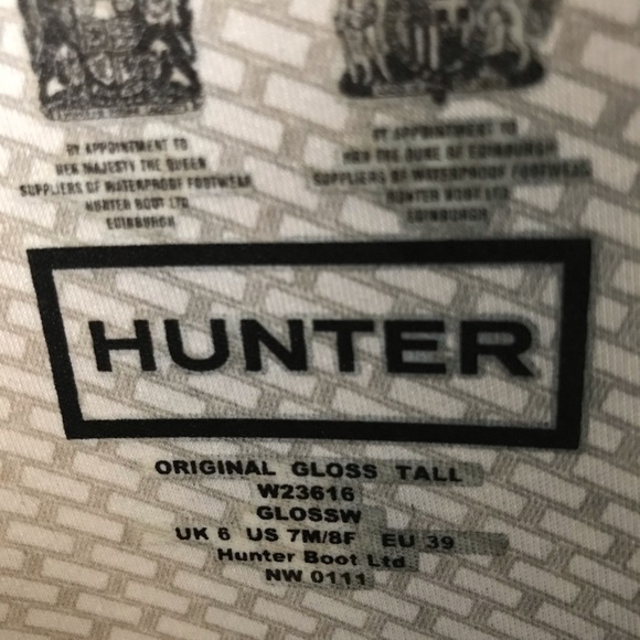 Hunter: tall glossy black rainboots (M7/F8) - Picture 10 of 12